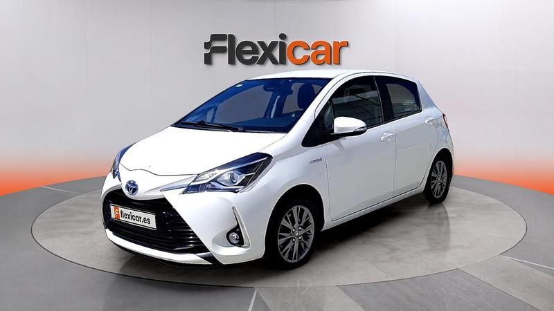 Usado Toyota Yaris Hybrid Active 100 CV (73 kW) 2020 Blanco Berlina