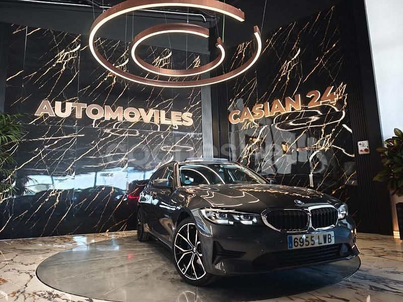 Usado BMW 318 Sport Line 150 CV (110 kW) 2022 Gris / plata Familiar