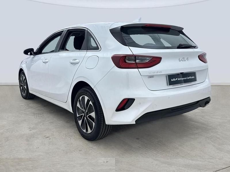 Usado Kia Ceed 100 CV (73 kW) 2025 Blanco Utilitario