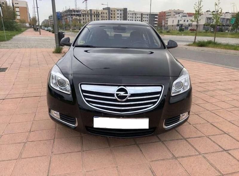 Usado Opel Insignia Excellence 130 HP (95 kW) 2012 Preto Sedan
