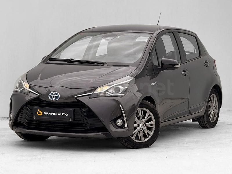 Usado Toyota Yaris Hybrid 100 CV (73 kW) 2017 Gris / plata Berlina