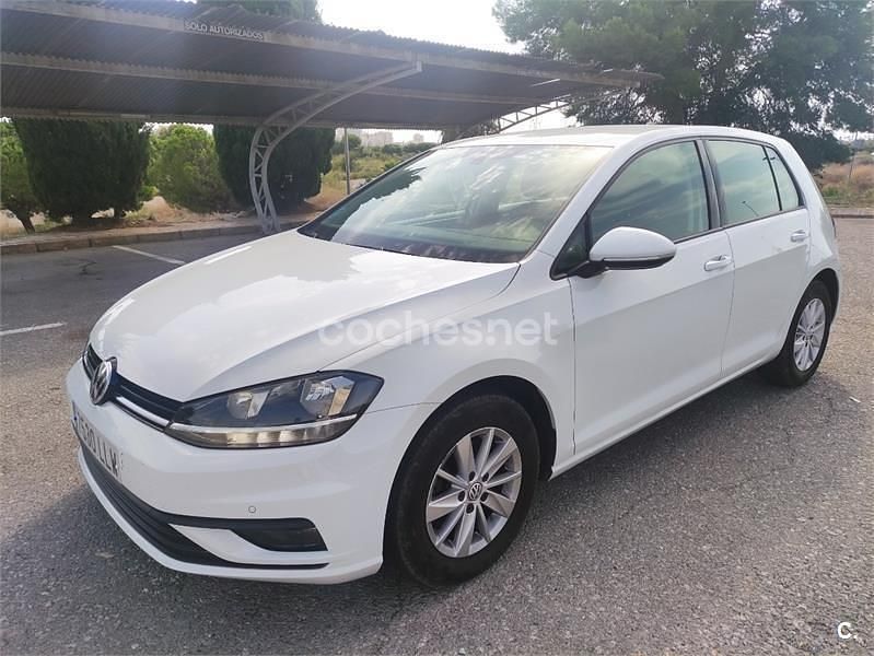 Blanco Usado 2021 VW Golf VIII Edition Berlina | 15.500 € (Buen precio) - Imagen 1/4