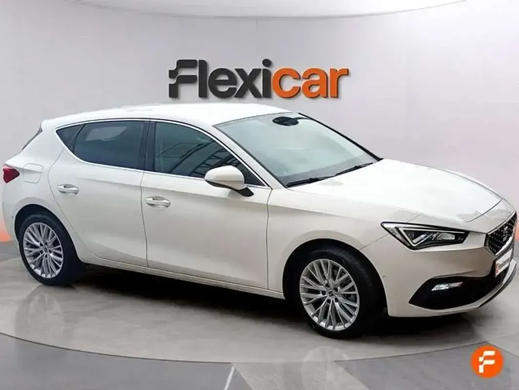 Usado Seat Leon XCELLENCE 150 CV (110 kW) 2022 Blanco Berlina
