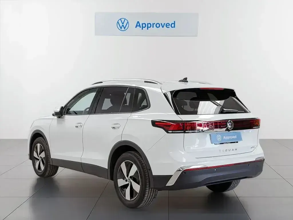Begagnad VW Tiguan Life 150 HK (110 kW) 2024 Vit SUV
