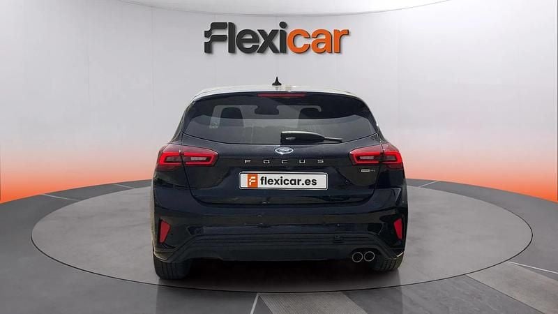 Usado Ford Focus ST-Line 125 CV (91 kW) 2023 Negro Berlina