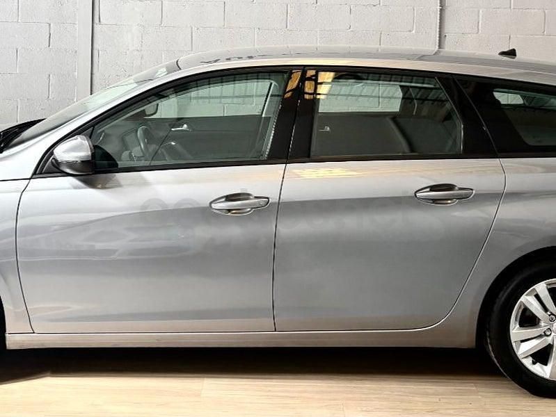 Usado Peugeot 308 SW Active 130 CV (95 kW) 2020 Gris / plata Familiar