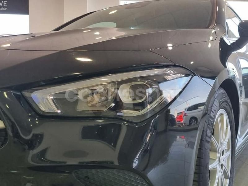 Usado Mercedes CLA200 Shooting Brake 150 CV (110 kW) 2020 Negro Familiar