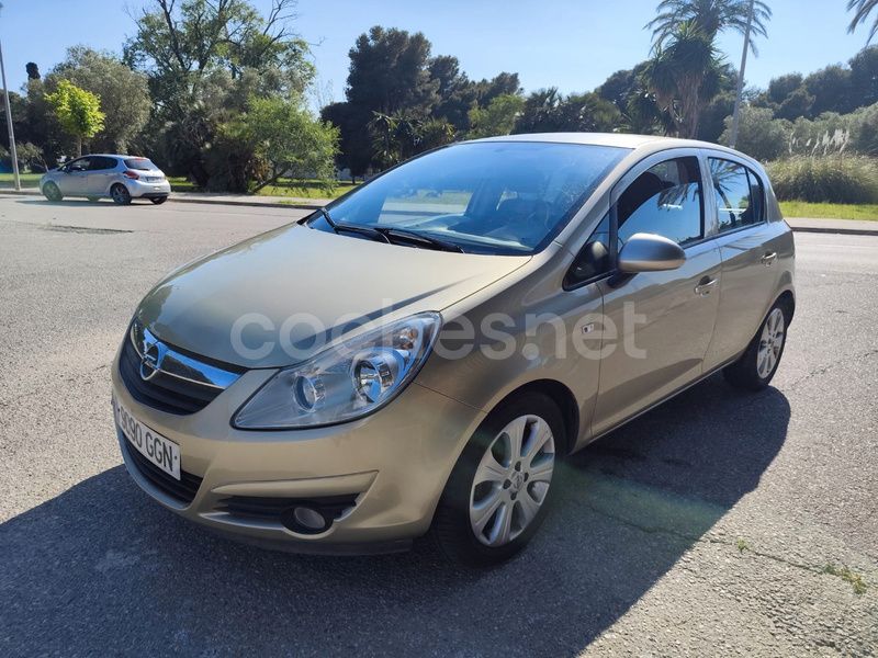 Beige Usado 2009 Opel Corsa Berlina | 5200 € (Precio justo) - Imagen 1/4