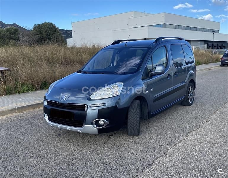 Usado Peugeot Partner Tepee Outdoor 112 CV (82 kW) 2012 Azul Monovolumen