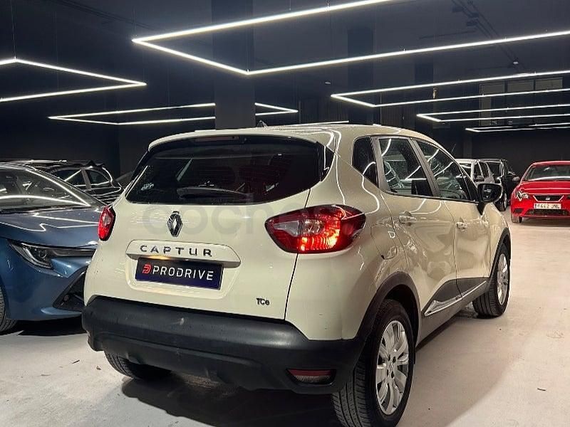 Usado Renault Captur Intens 120 CV (88 kW) 2015 Beige SUV