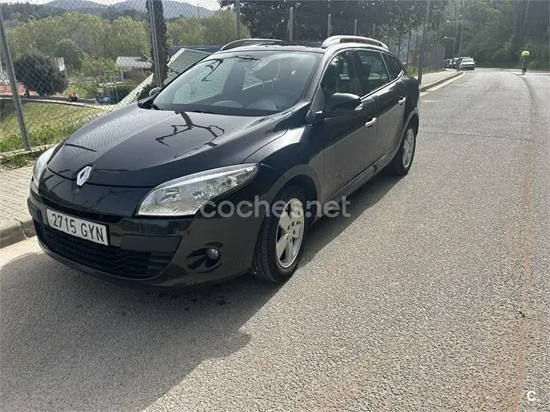 Usado Renault Mégane GrandTour Expression 105 CV (77 kW) 2010 Negro Familiar