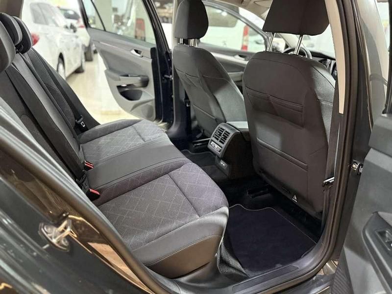 Usado VW Golf VIII Life 116 CV (85 kW) 2021 Gris Familiar