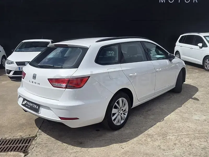 Usado Seat Leon Reference 115 CV (84 kW) 2019 Blanco Familiar