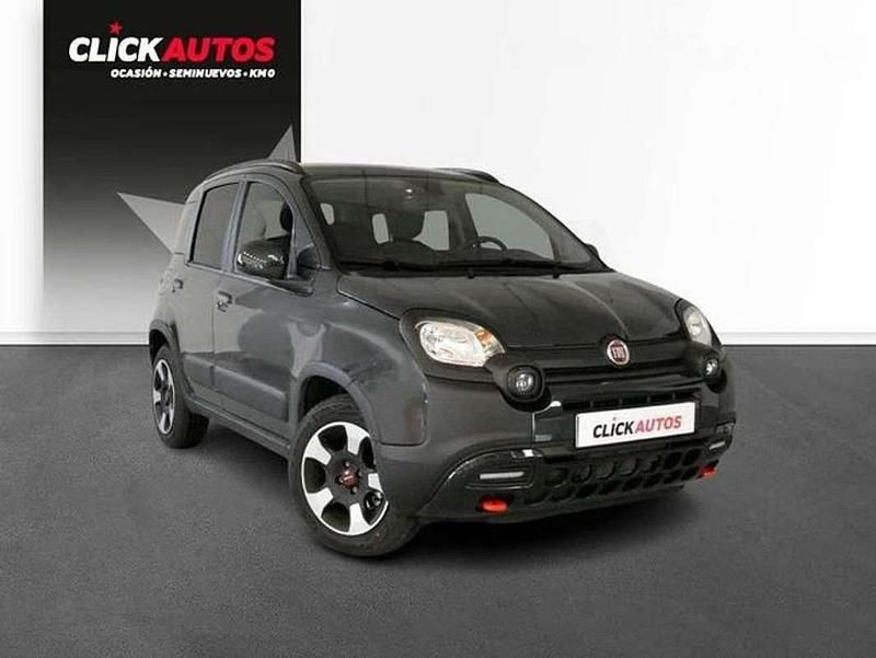 Usado Fiat Panda Cross Cross 71 CV (52 kW) 2024 Verde Utilitario