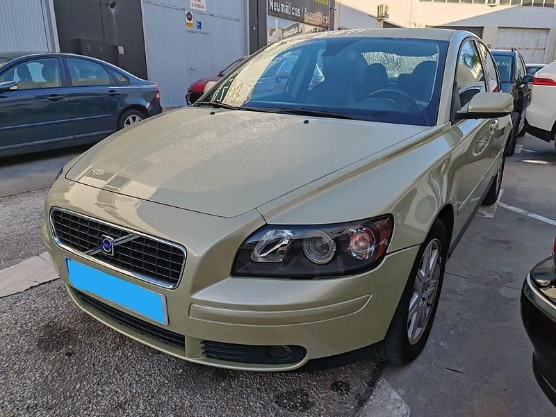 Usado Volvo S40 136 CV (100 kW) 2005 Beige Berlina