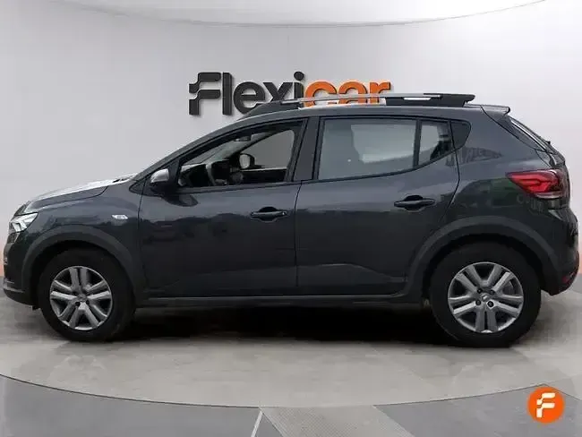Usado Dacia Sandero Comfort 91 CV (66 kW) 2022 Negro