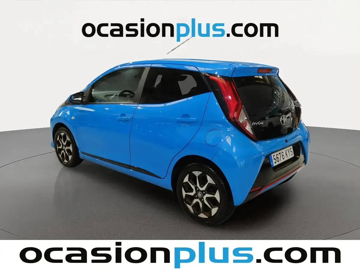 Usado Toyota Aygo X-play 72 CV (52 kW) 2019 Azul Utilitario