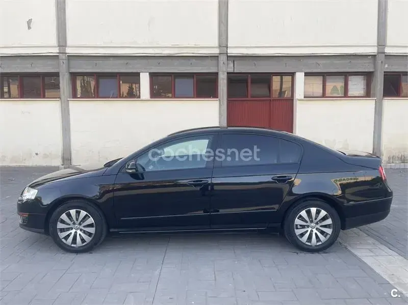 Usado VW Passat Trendline 105 CV (77 kW) 2008 Negro Berlina