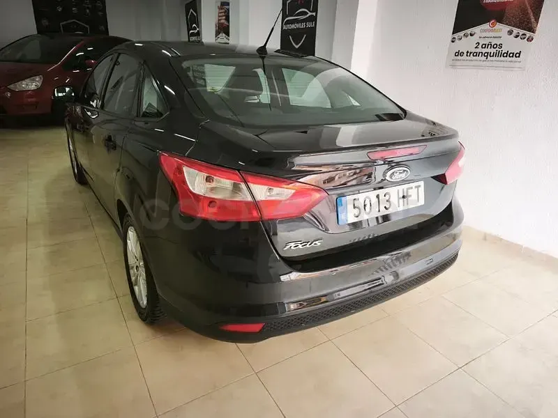Usado Ford Focus Trend 115 CV (84 kW) 2011 Negro Berlina