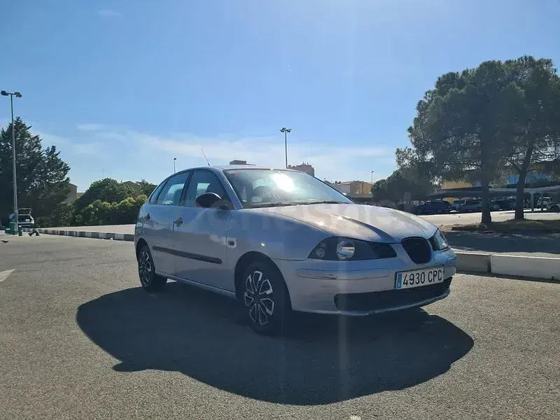 Usado Seat Ibiza Sport 75 CV (55 kW) 2004 Azul Utilitario