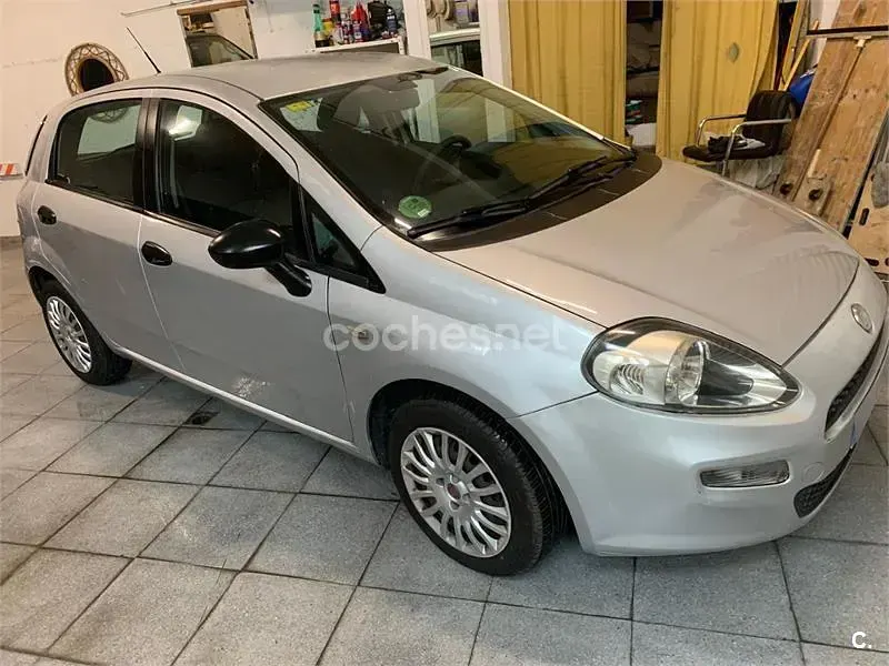 Usado Fiat Punto Pop 77 CV (56 kW) 2012 Gris / plata Utilitario