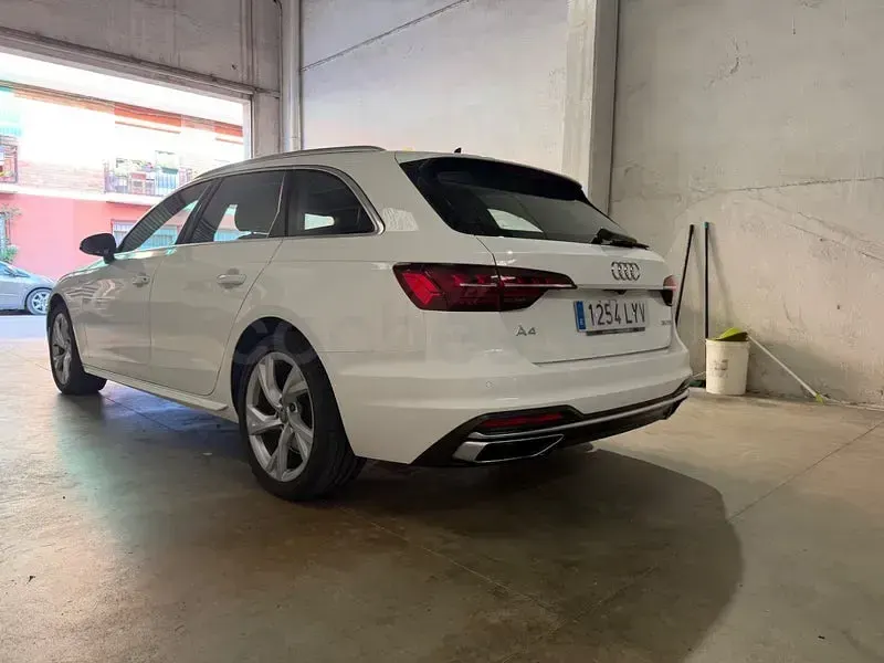Usado Audi A4 Advanced Plus 163 CV (119 kW) 2022 Blanco Familiar