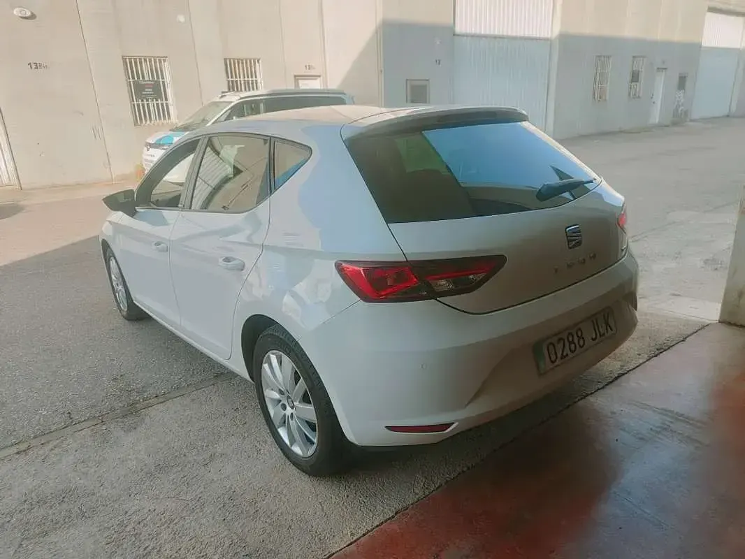 Usado Seat Leon Style 110 CV (80 kW) 2016 Blanco Utilitario