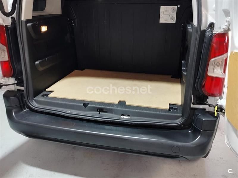 Usado Peugeot Rifter Active 100 CV (73 kW) 2023 Blanco Monovolumen