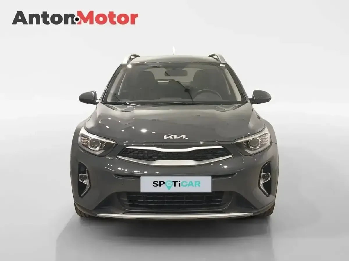 Usado Kia Stonic 84 CV (61 kW) 2023 Gris SUV