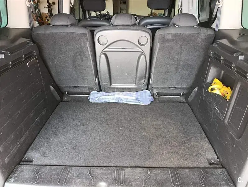 Usado Peugeot Partner Tepee Outdoor 120 CV (88 kW) 2016 Gris / plata Monovolumen