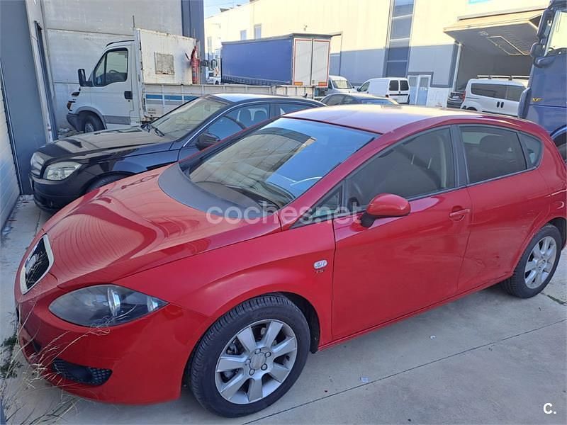 Usado Seat Leon Reference 125 CV (91 kW) 2008 Rojo Utilitario