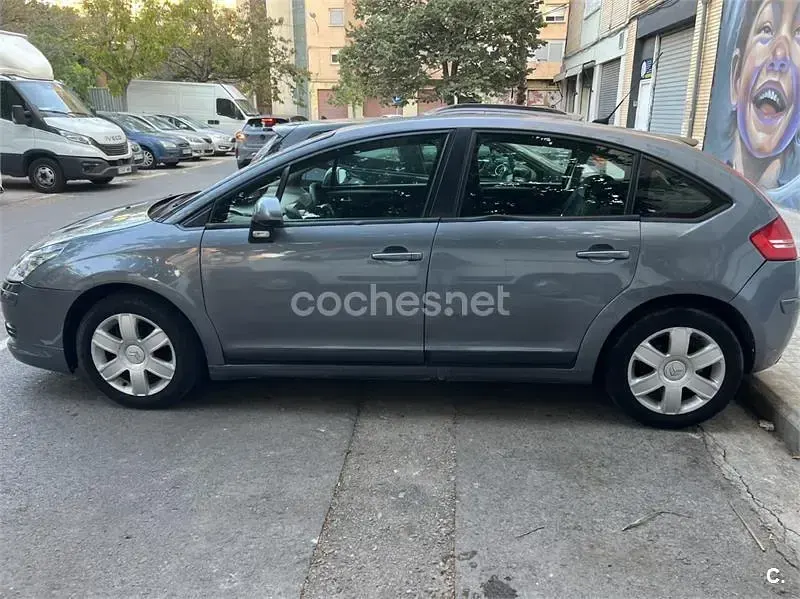 Usado Citroën C4 90 CV (66 kW) 2007 Gris / plata Berlina