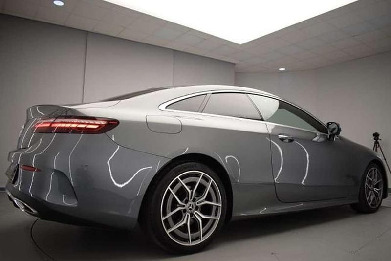 Usado Mercedes E220 194 CV (142 kW) 2021 Gris Coupe