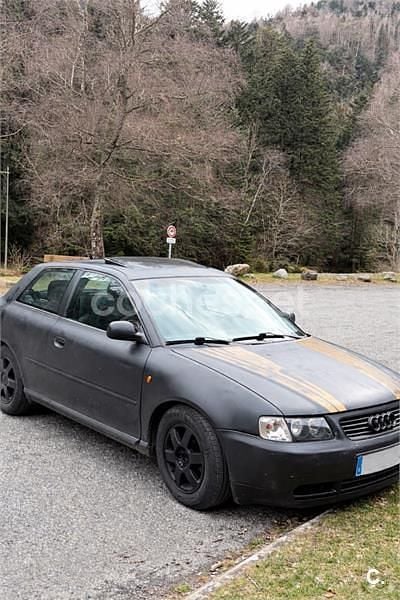 Usado Audi A3 Ambiente 110 CV (80 kW) 1999 Negro Utilitario