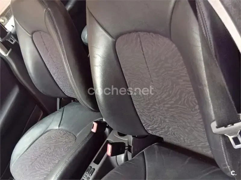 Usado Mercedes A160 Elegance 102 CV (75 kW) 2003 Rojo Utilitario