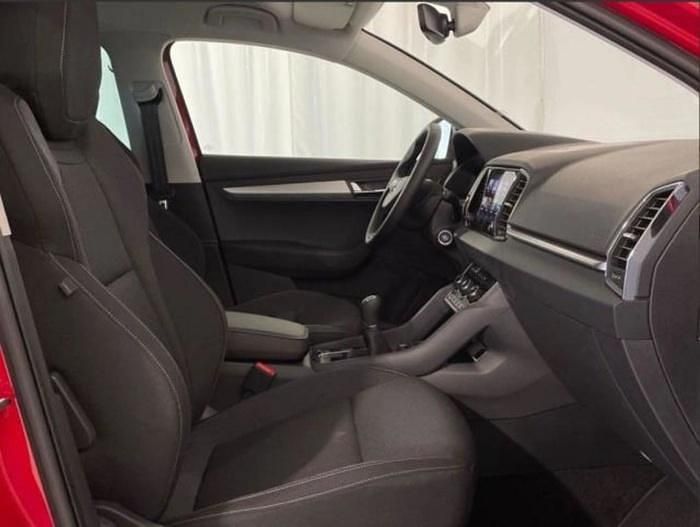 Usado Skoda Karoq SportLine 150 CV (110 kW) 2025 Rojo SUV