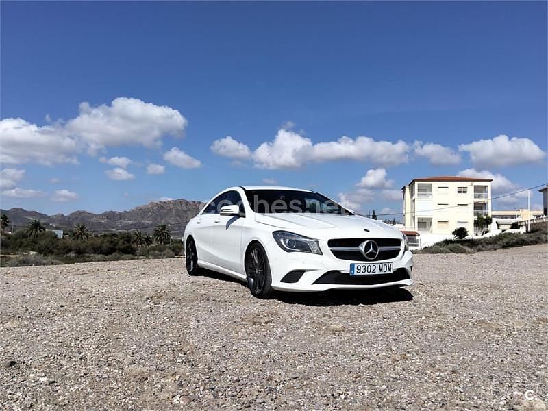 Usado Mercedes CLA180 122 CV (89 kW) 2016 Blanco Berlina