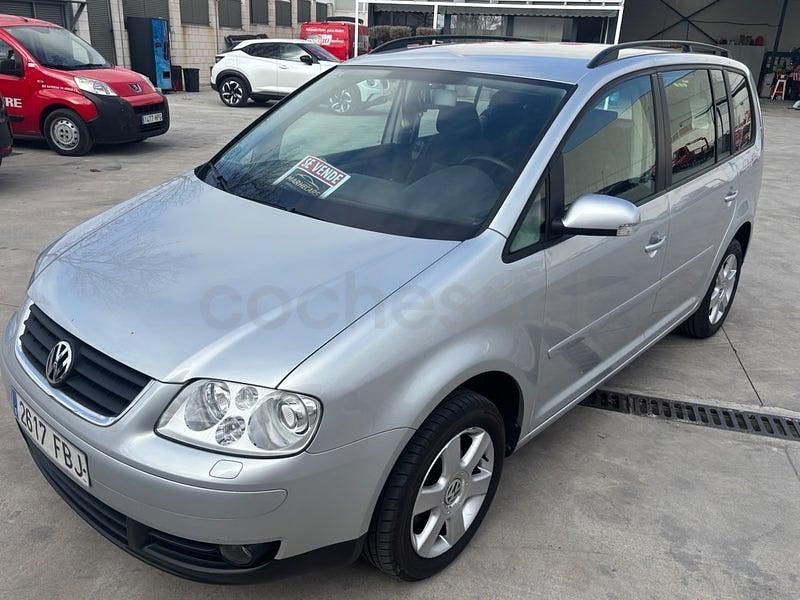 Usado VW Touran 115 CV (84 kW) 2006 Gris / plata Monovolumen