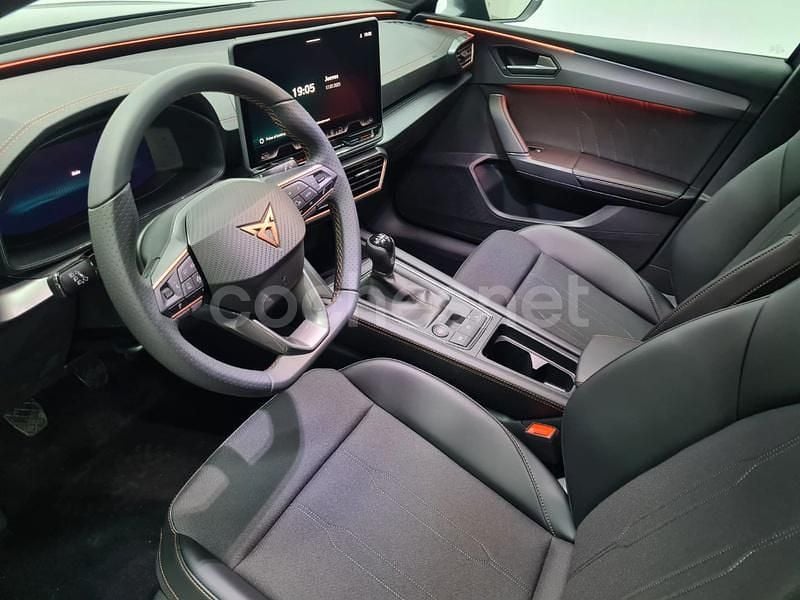 Usado Cupra Leon 150 CV (110 kW) 2024 Gris / plata Berlina