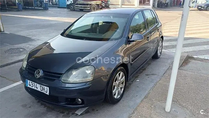 Usado VW Golf IV Trendline 105 CV (77 kW) 2005 Negro Berlina