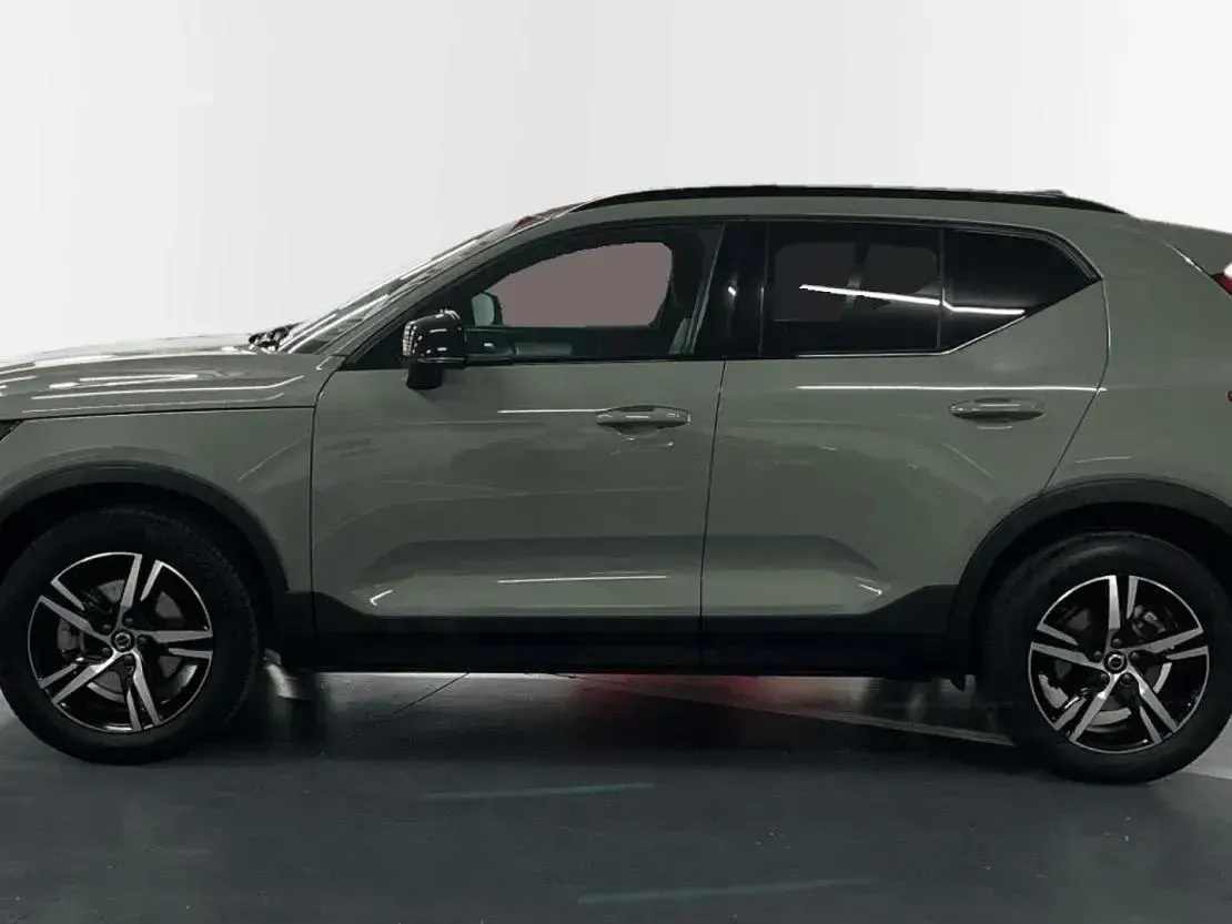 Usado Volvo XC40 Plus 163 CV (119 kW) 2025 Sage green SUV