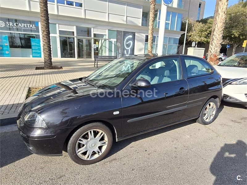 Usado Seat Ibiza 100 CV (73 kW) 2003 Negro Utilitario