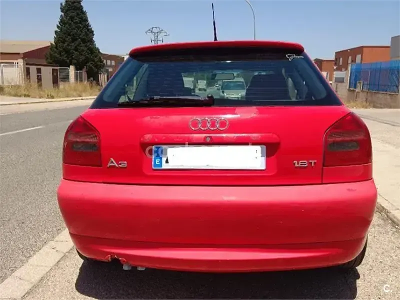 Usado Audi A3 Ambition 150 CV (110 kW) 1998 Rojo Utilitario