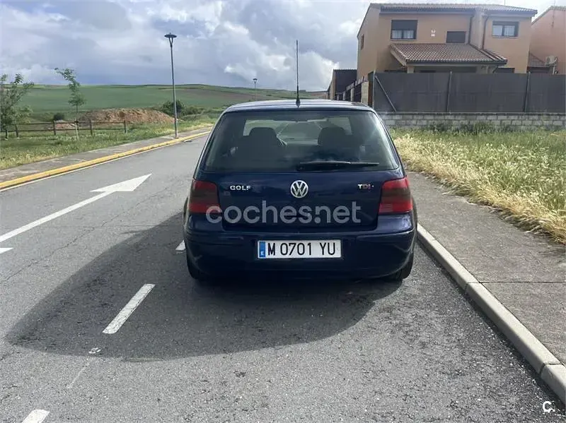 Usado VW Golf IV Highline 115 CV (84 kW) 2000 Azul Berlina