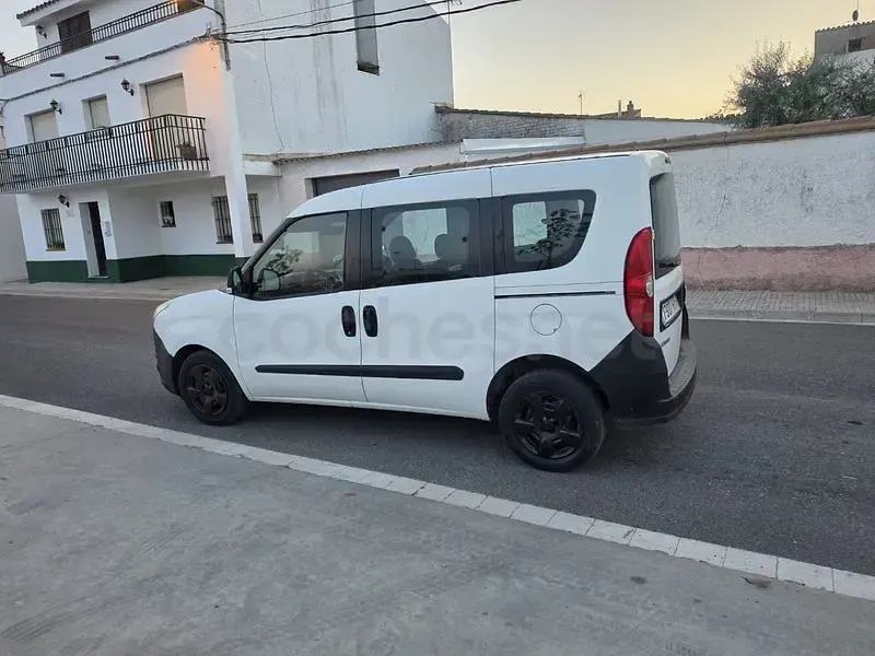 Usado Opel Combo Expression 90 CV (66 kW) 2014 Blanco Monovolumen
