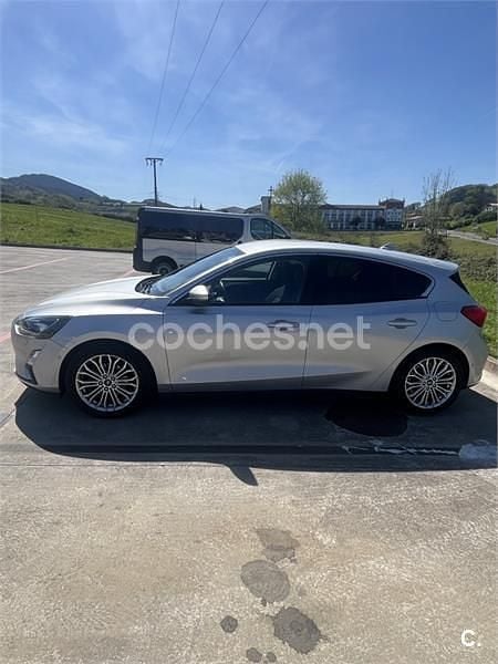 Usado Ford Focus ST-Line 125 CV (91 kW) 2019 Gris / plata Berlina