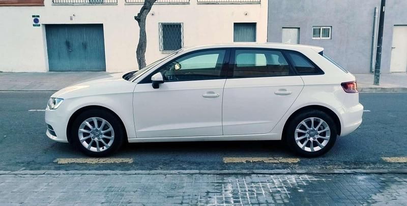 Usado Audi A3 Sportback 105 CV (77 kW) 2014 Blanco Utilitario