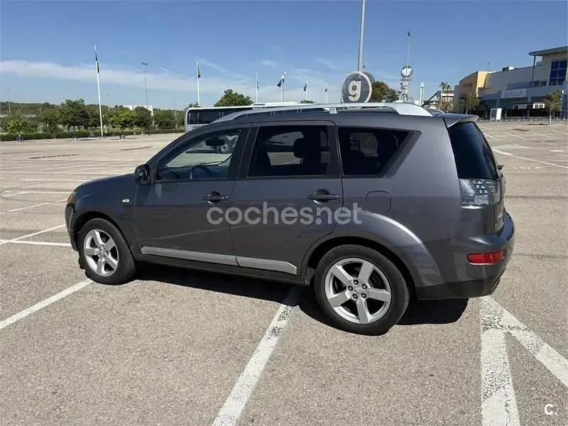 Usado Mitsubishi Outlander Intense+ 140 CV (102 kW) 2007 Gris / plata SUV