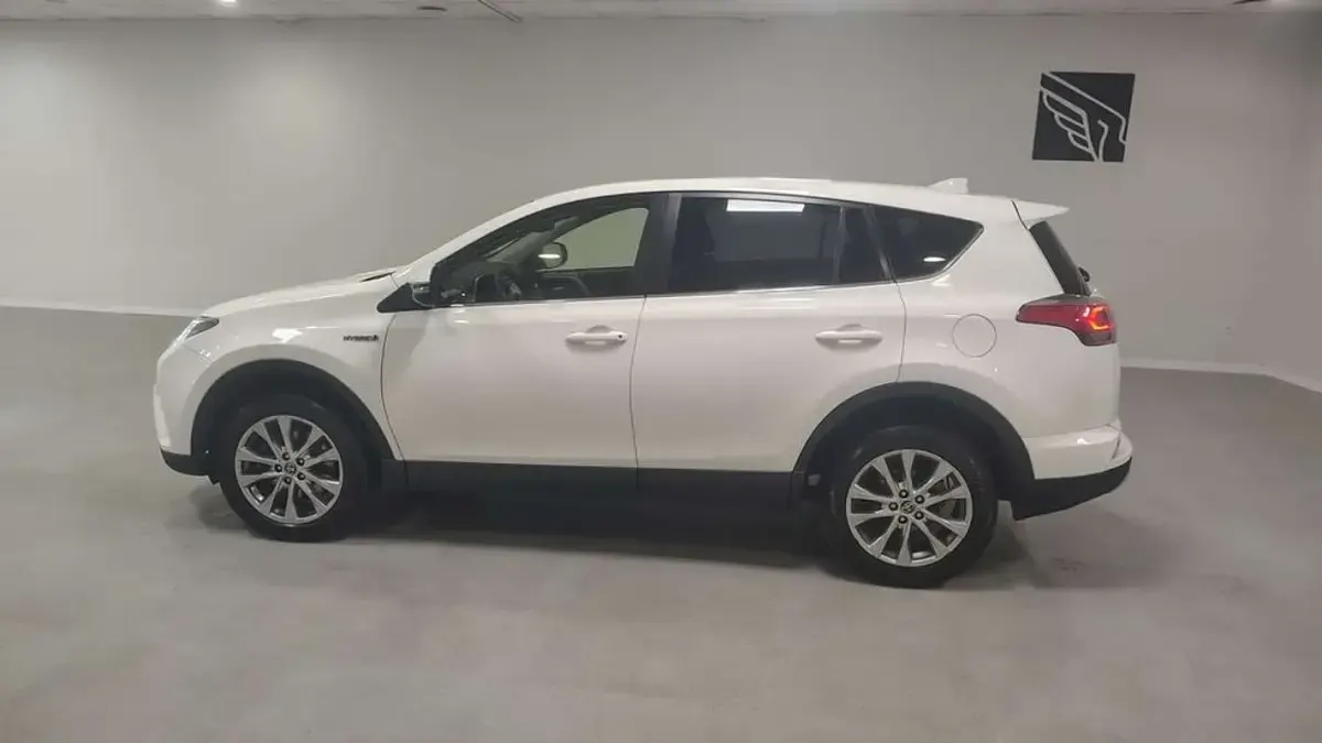 Usado Toyota RAV4 Hybrid Advance 197 CV (144 kW) 2016 Blanco SUV