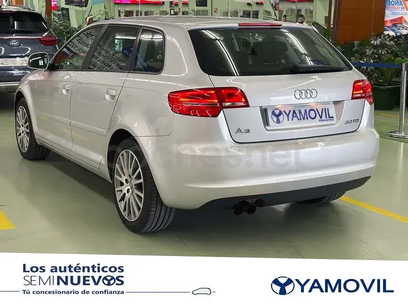 Usado Audi A3 Ambiente 140 CV (102 kW) 2010 Gris / plata Utilitario